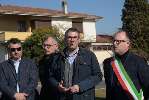 L'assessore alle Autonomie locali del Friuli Venezia Giulia, Pierpaolo Roberti, con il presidente del Consiglio regionale, Piero Mauro Zanin e il sindaco, Emiliano Canciani, all'inaugurazione della rotatoria all'imbocco di via Da Vinci a Reana del Rojale (Udine) - 18 febbraio 2019